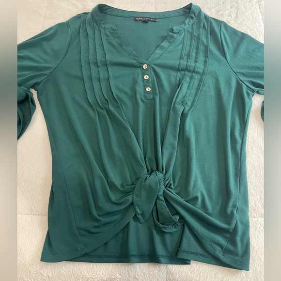 Women’s Green Top - Picture 2 of 5